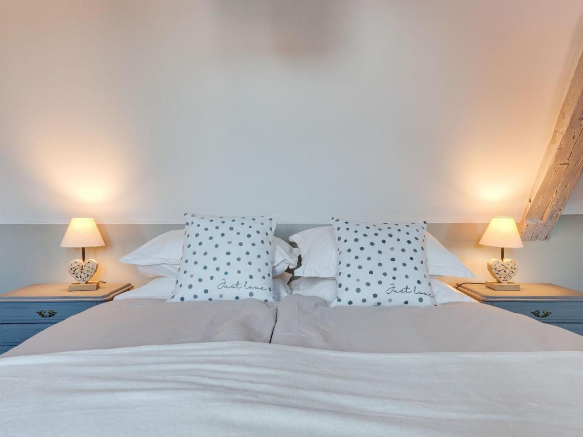 Apartment Stunning In Heart Of La